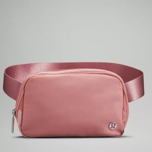 NWT Lululemon Everywhere Belt Bag